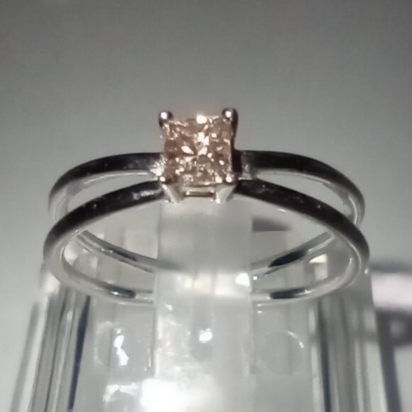 REDUCED!  14Kt White Gold 0.22ct Princess-Cut Champagne Diamond Solitaire Ring - Picture 2 of 7